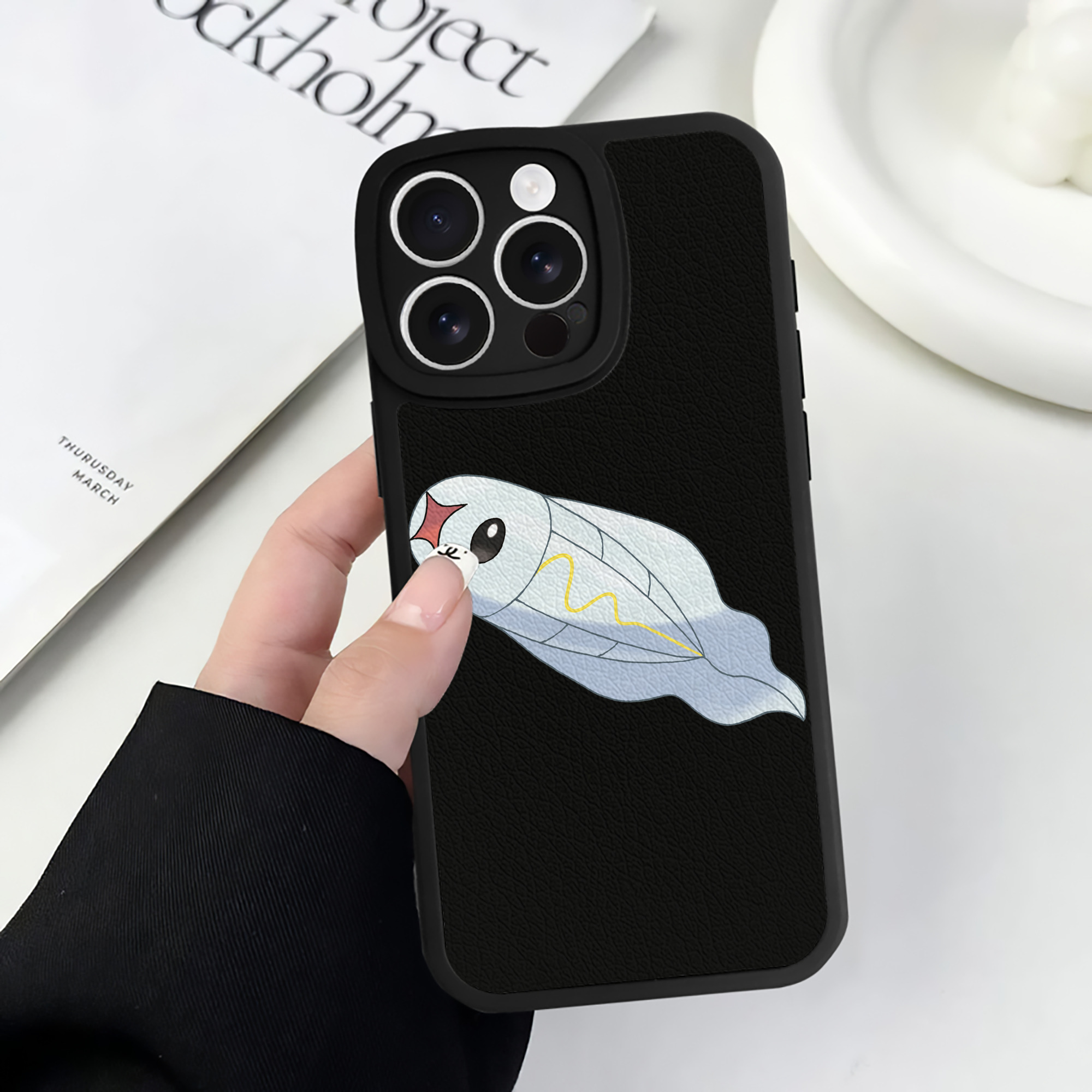 （画像用） ポケットモンスター Pokémon 【iPhone 16シリーズ対応】シリコンスマホケース（レザー調） 材質：シリコン